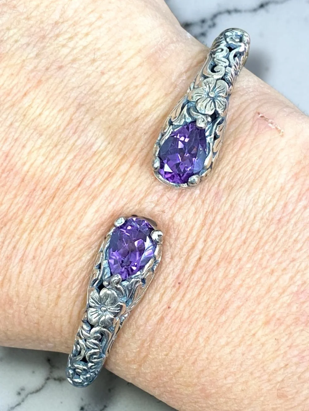 Estate Embossed Sterling Silver 925 Amethyst Cuff Hinged Bangle Bracelet! - Picture 2 of 16